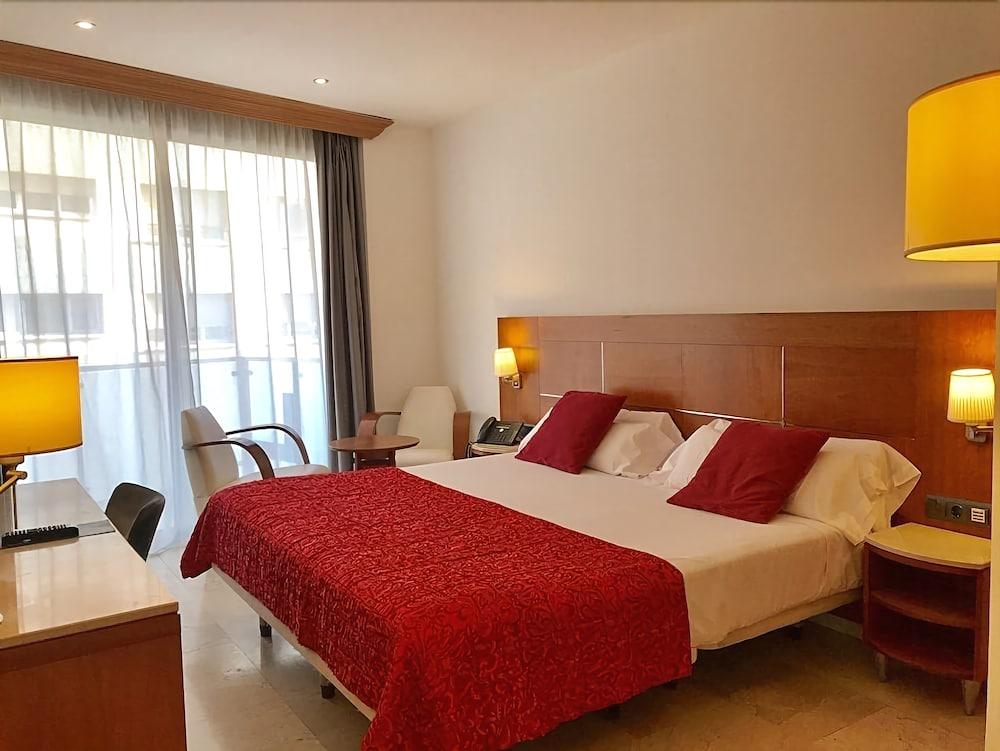 Hotel Calasanz Molins de Rei Exteriér fotografie