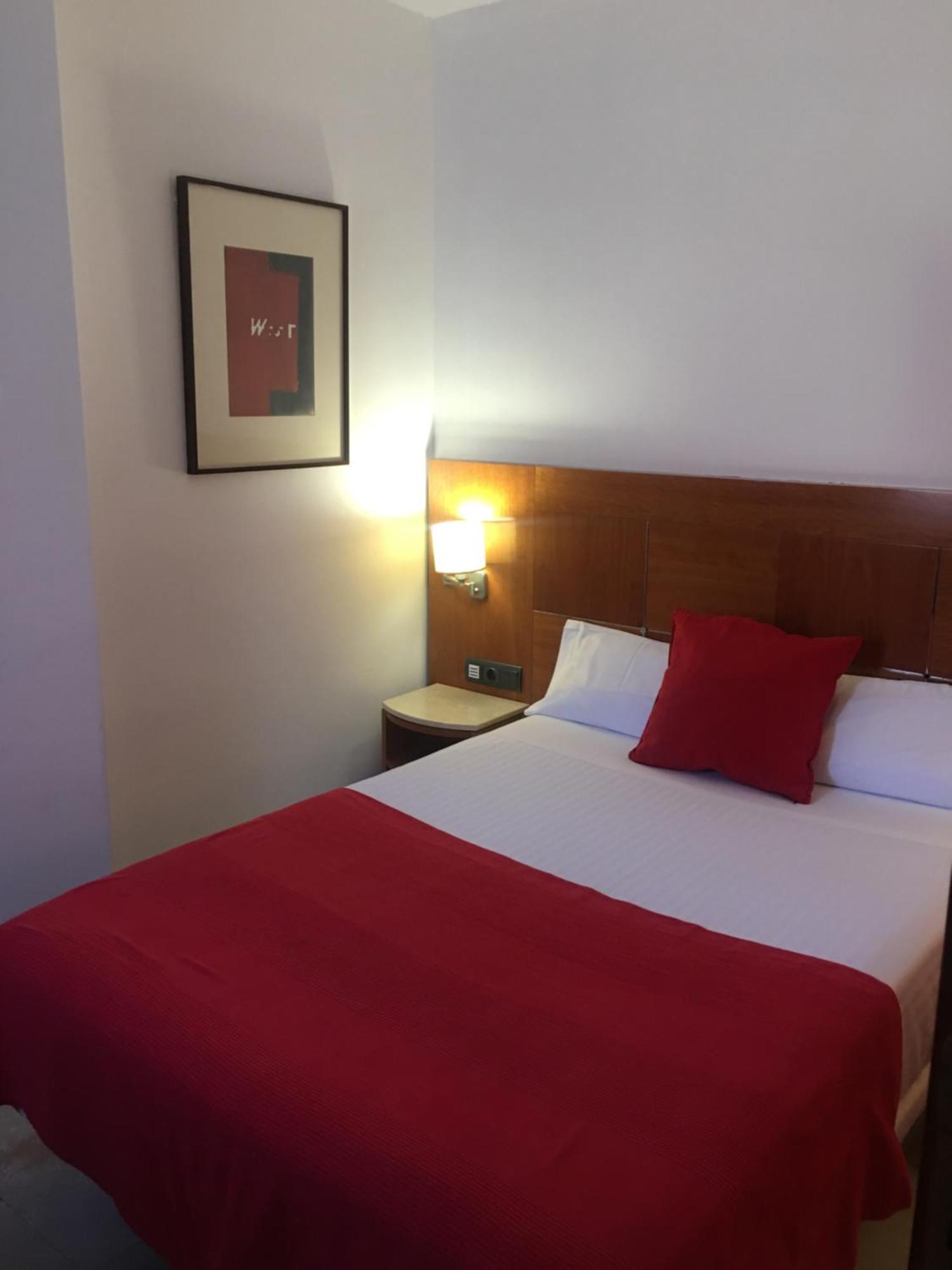 Hotel Calasanz Molins de Rei Exteriér fotografie