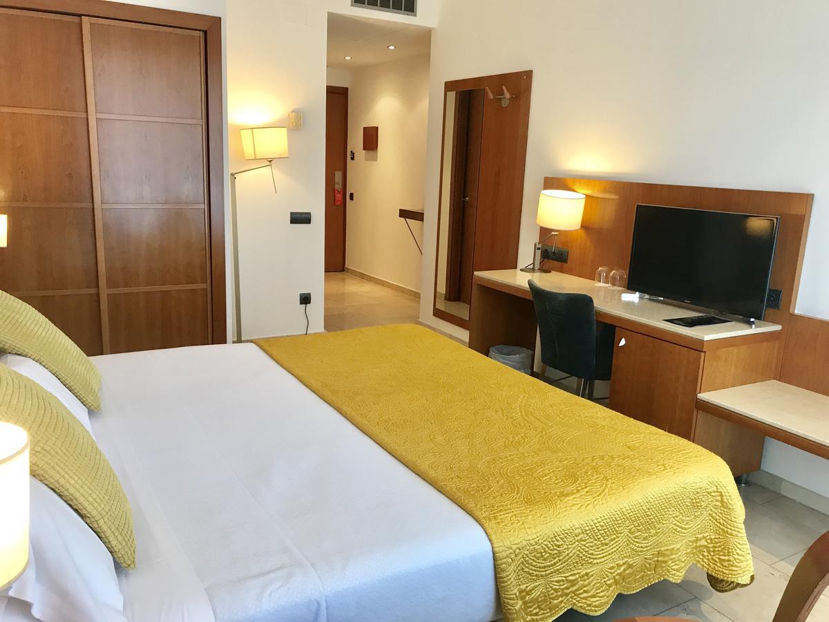 Hotel Calasanz Molins de Rei Exteriér fotografie