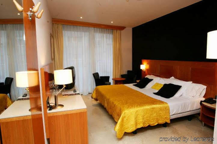 Hotel Calasanz Molins de Rei Pokoj fotografie