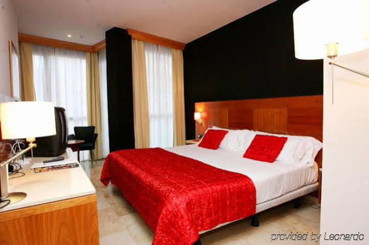 Hotel Calasanz Molins de Rei Pokoj fotografie